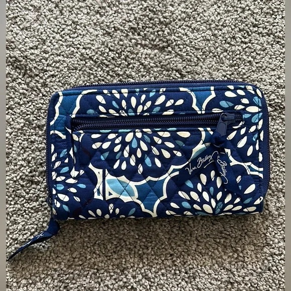 Vera Bradley wallet. - Picture 2 of 4